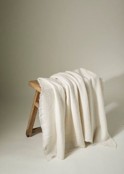 f25_e100_000949_tibetan un-dye baby cashmere blanket_tenzin_02.jpg