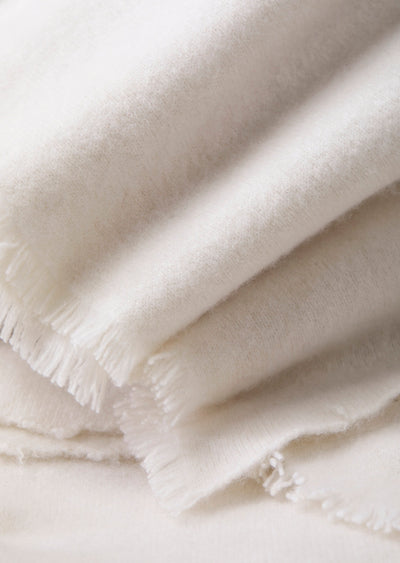 f25_e200_000188_soft felted cashmere blanket_chalk_03.jpg