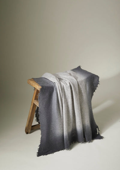 f25_e560_002212_open knitted throw dip dye_l.grey & charcoal_02.jpg