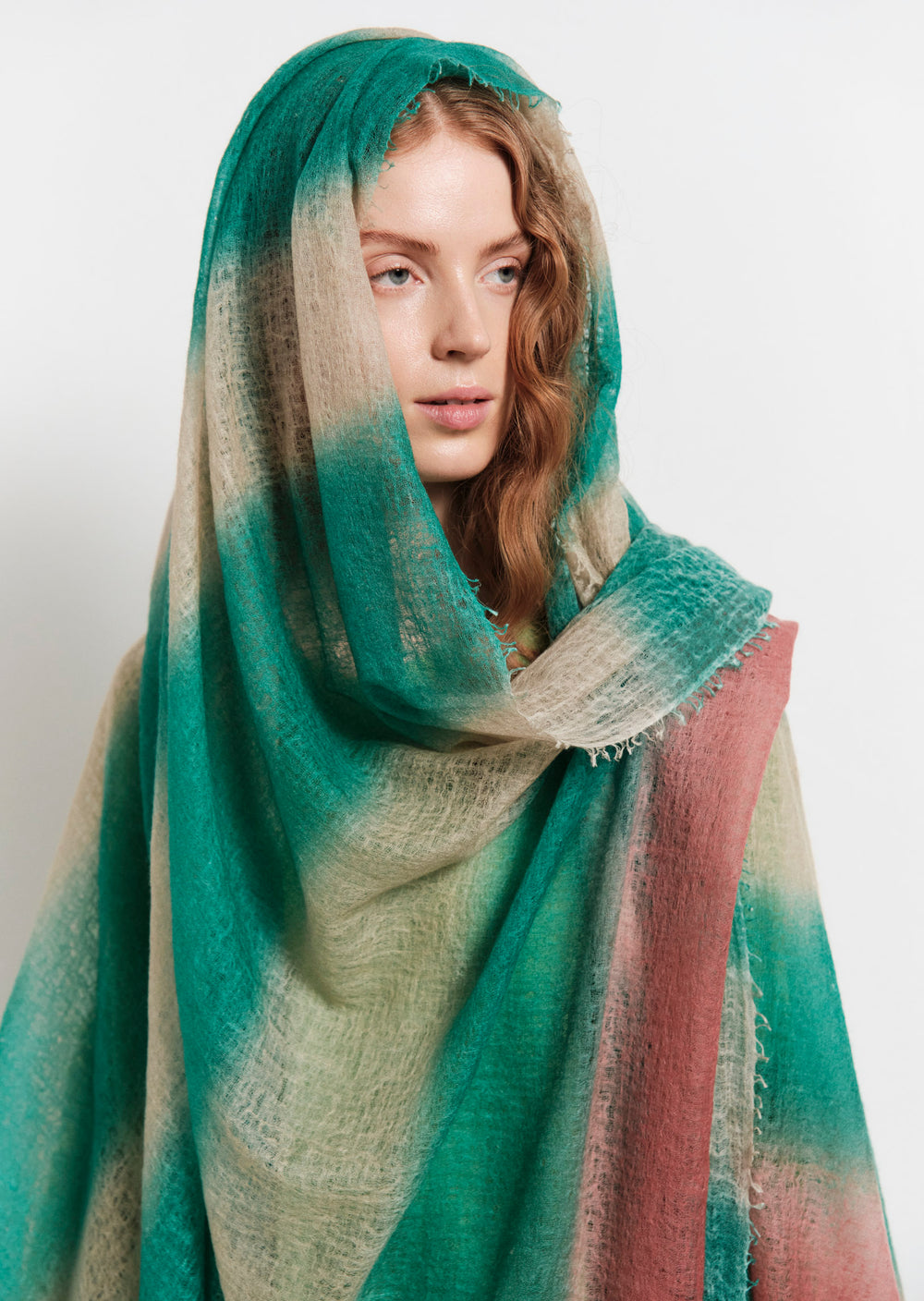 s26_s26_a980_st. tropez semi dip dye shawl_1077.jpg