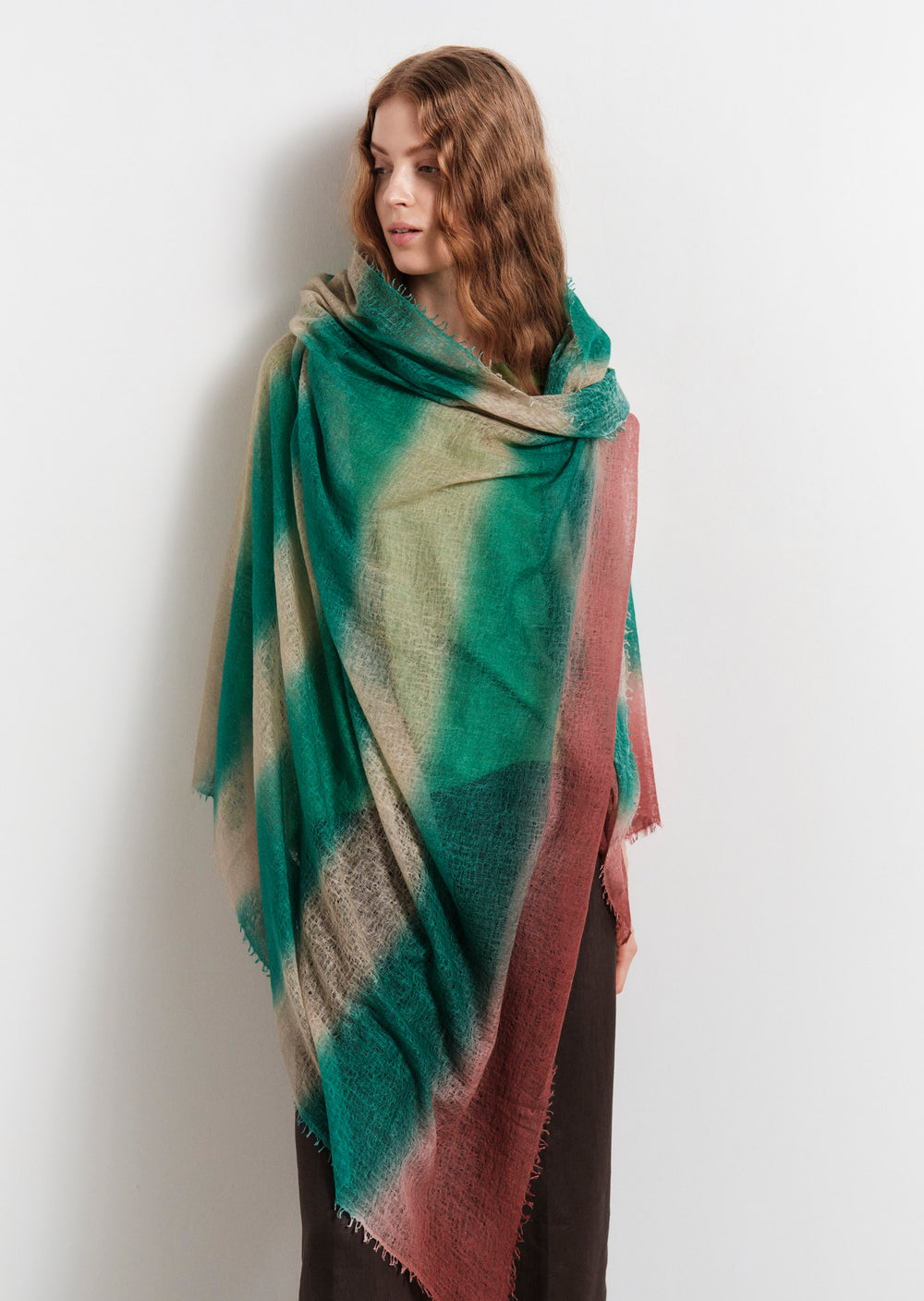 s26_s26_a980_st. tropez semi dip dye shawl_1095.jpg