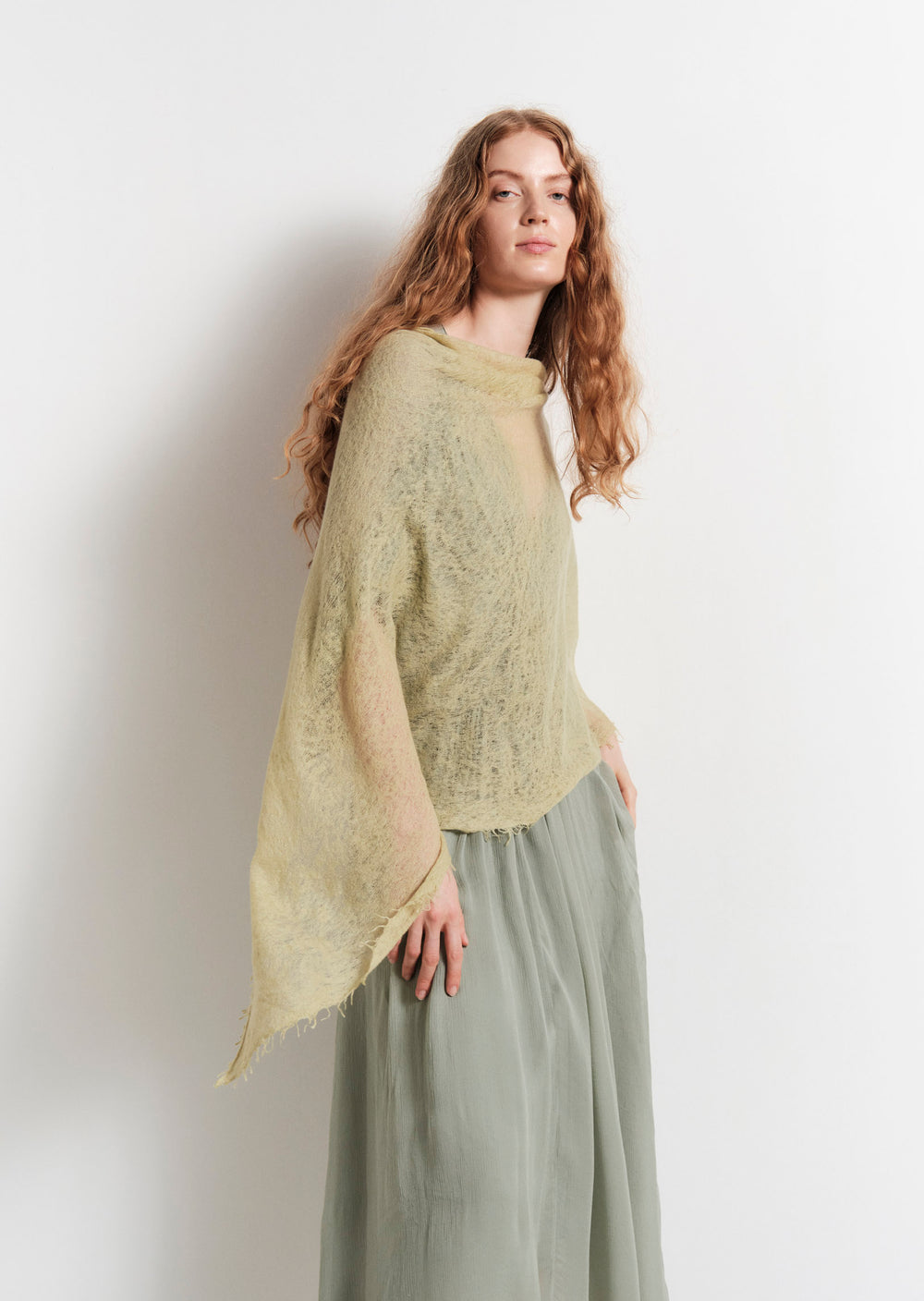 s26_s26_g725_ semi felted poncho_785.jpg
